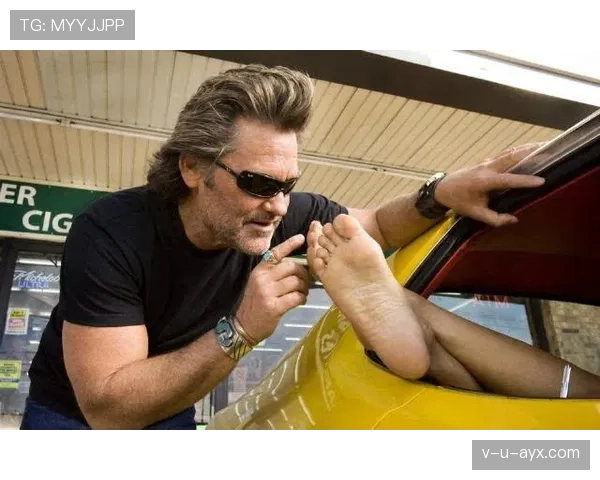 拉塞尔·韦斯特布鲁克出门像在开时装周，保镖的鞋都比我房租值钱